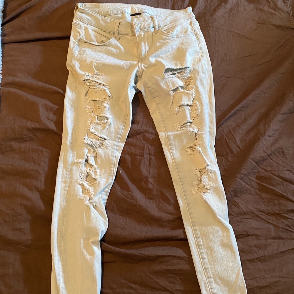American Eagle Lightwash Ripped Jeans